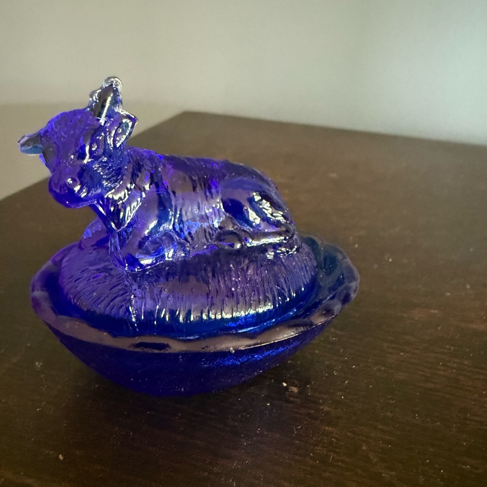 Cobalt Blue Glass Cow on Nest Miniature Salt Seller